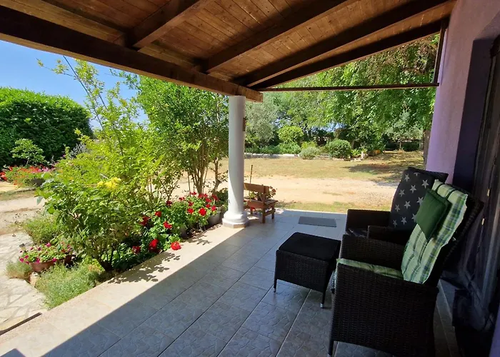 Charming Cozy Holliday House 2+2